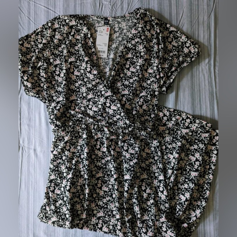 Uniqlo Women’s crepe jersey wrap dress